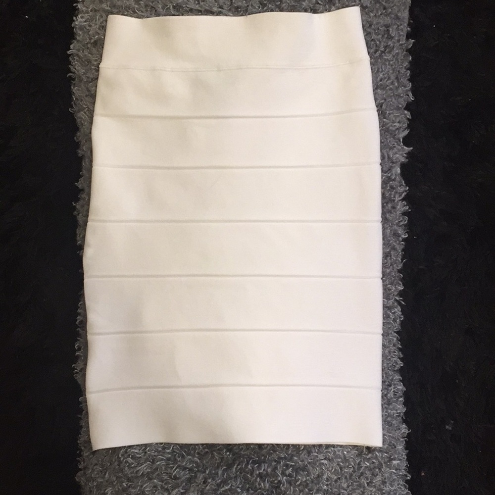 BCBGMAXAZRIA BANDAGE SKIRT